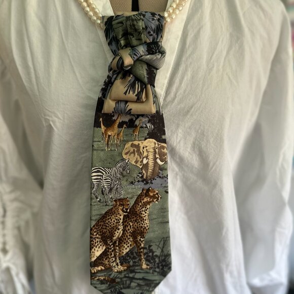 Upcycled Ladies Necktie Silk Necktie Necklace - Africa - Picture 4 of 8